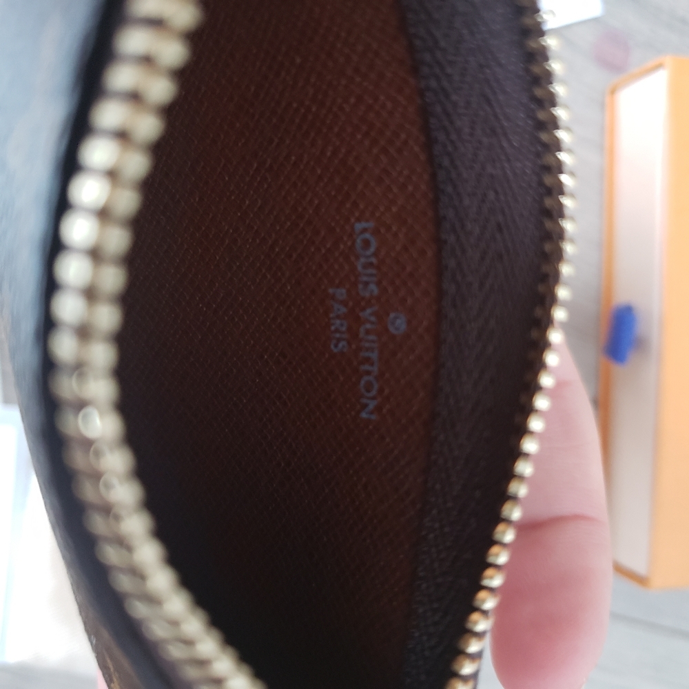 Louis Vuitton monogram key pouch - Picture 5 of 8